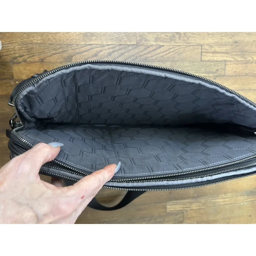 Tumi Harrison Seneca Slim Black Leather 15